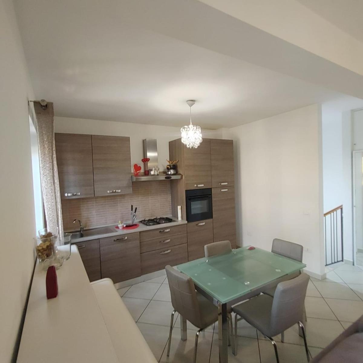 Сasa de vacaciones House In - Cozy And Modern Roma